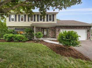 1104 Williamsburg Dr, Naperville, IL