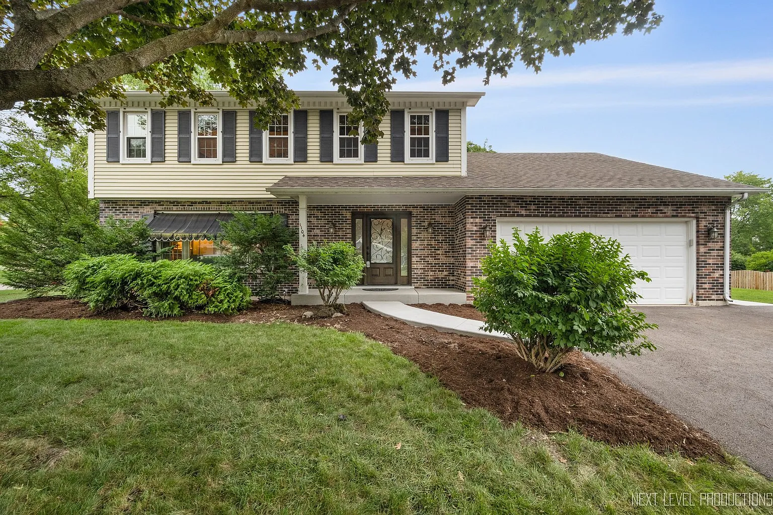 1104 Williamsburg Dr photo 1