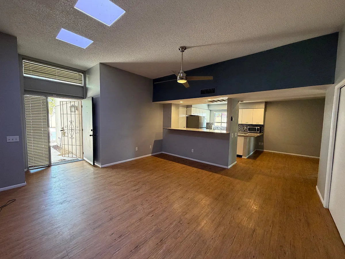 3 bed, 2.0 bath, 1350 sqft, $1,749 — Photo 2
