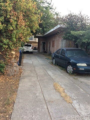 2nd image of 14914 Sylvan St