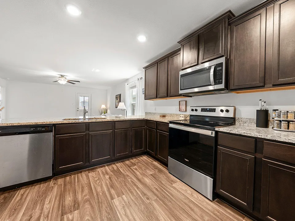 216 Wincanton Ln