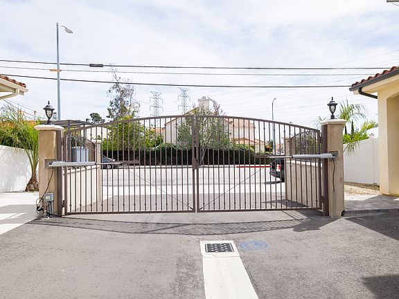 3rd image of 12131 Saticoy St