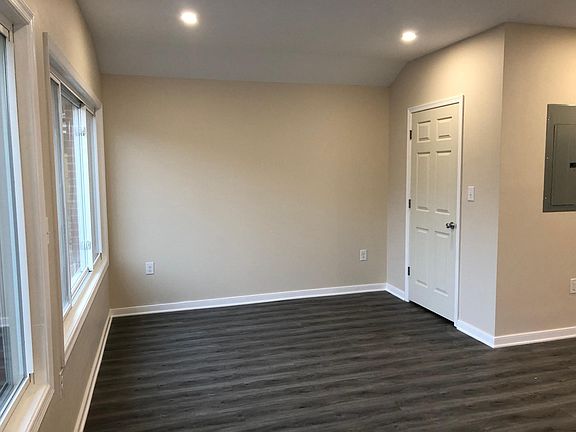 3rd image of 3401 Monument Ave