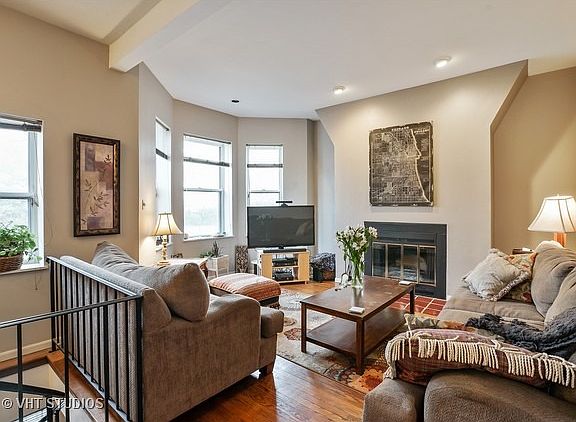 2nd image of 4654 N Kenmore Ave APT 1S