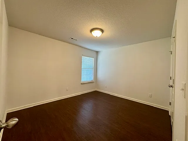 508 Eagle Dr NE — Photo 17
