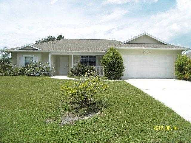1st image of 2002 SW Aquarius Ln