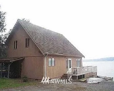 2083 S Eastpoint Drive photo 1