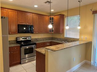 6519 Hidden Cove Dr, Davie, FL 33314