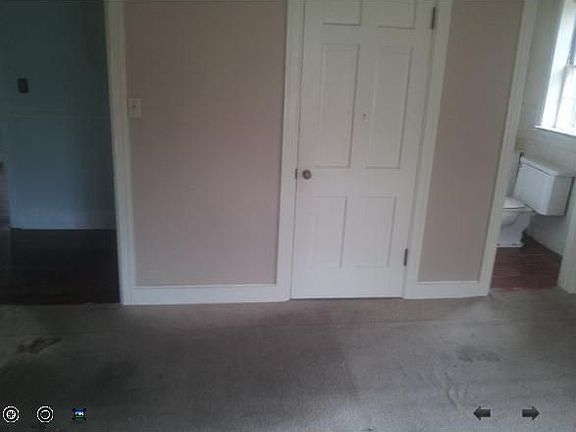 4th image of 406 Whitehall Cres