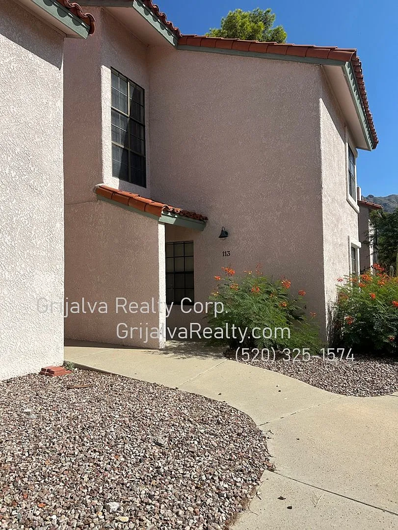 Luxury 2 BR 2 BA Condo in the Heart of the Catalina Foothills (Skyline/Campbell) — Photo 1