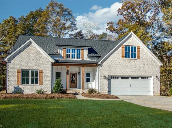 151 Edgewater Ct, Mocksville, NC 27028