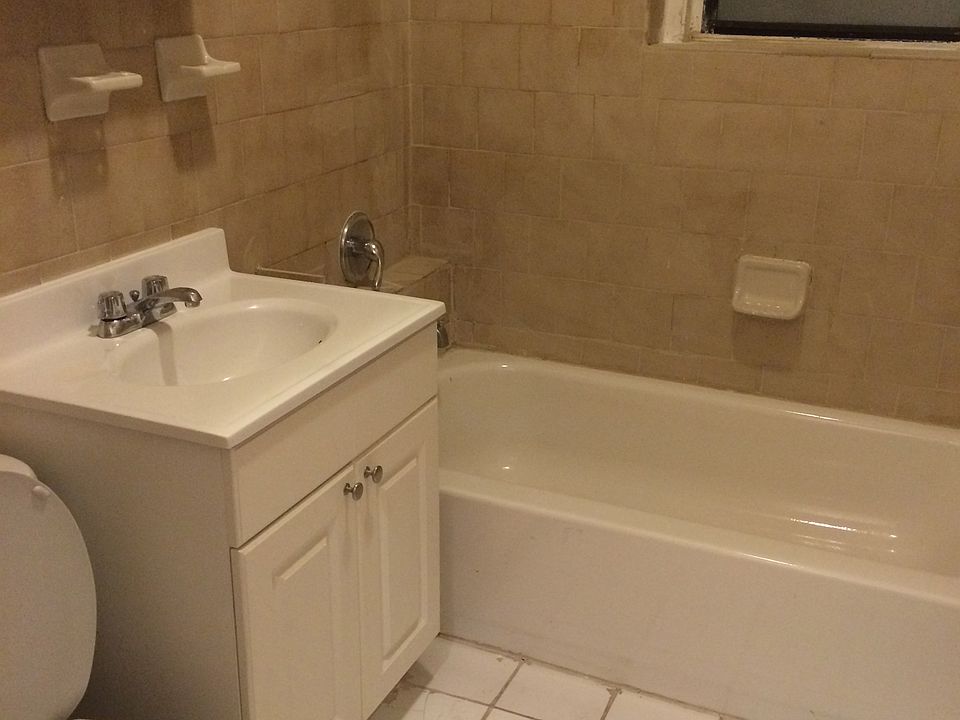 2nd image of 4055 Carpenter Ave APT 1A