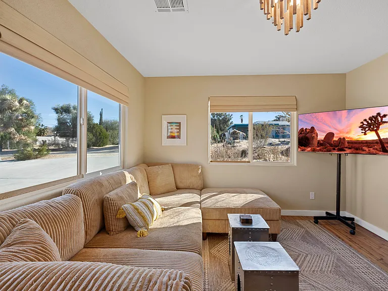 Desert Air Rd — Photo 23