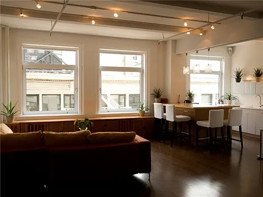 Sold by R New York | media 9