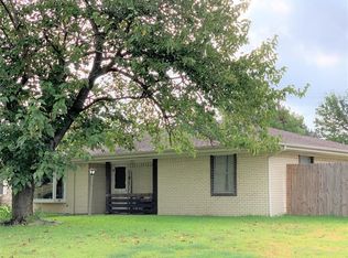 100 Meadowcrest Dr, Terrell, TX 75160