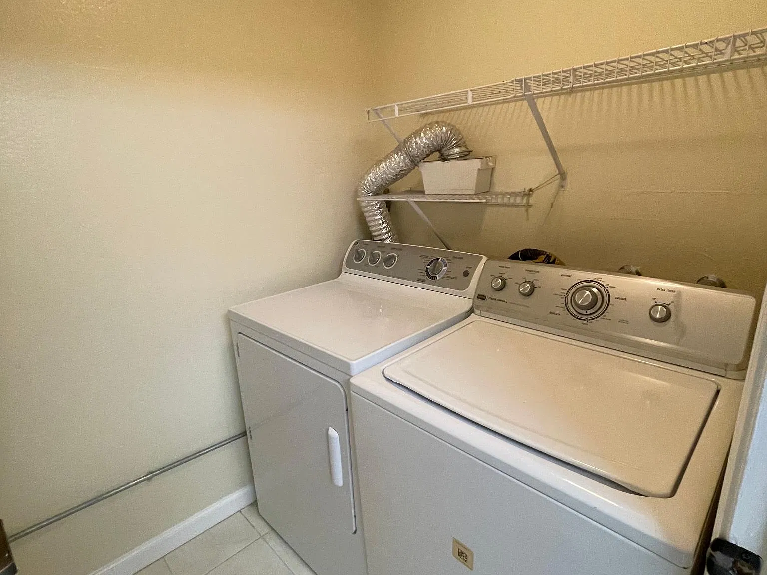 1055 N Capitol Ave — Photo 2