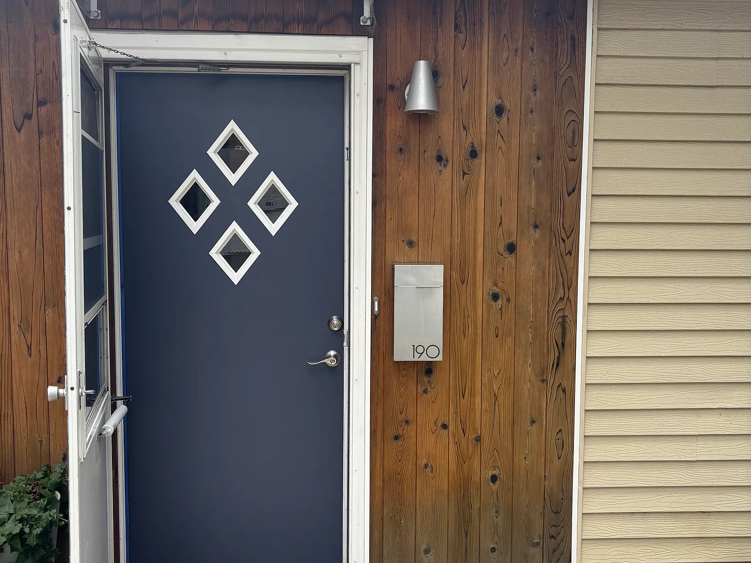 190 Arion St E — Photo 3