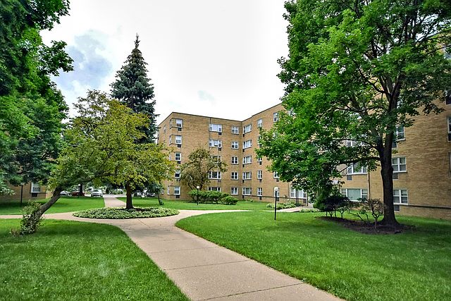 1st image of 2035 W Granville Ave APT 402