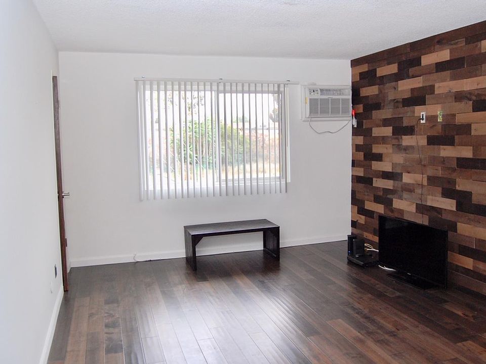 1st image of 3605 Watseka Ave #107
