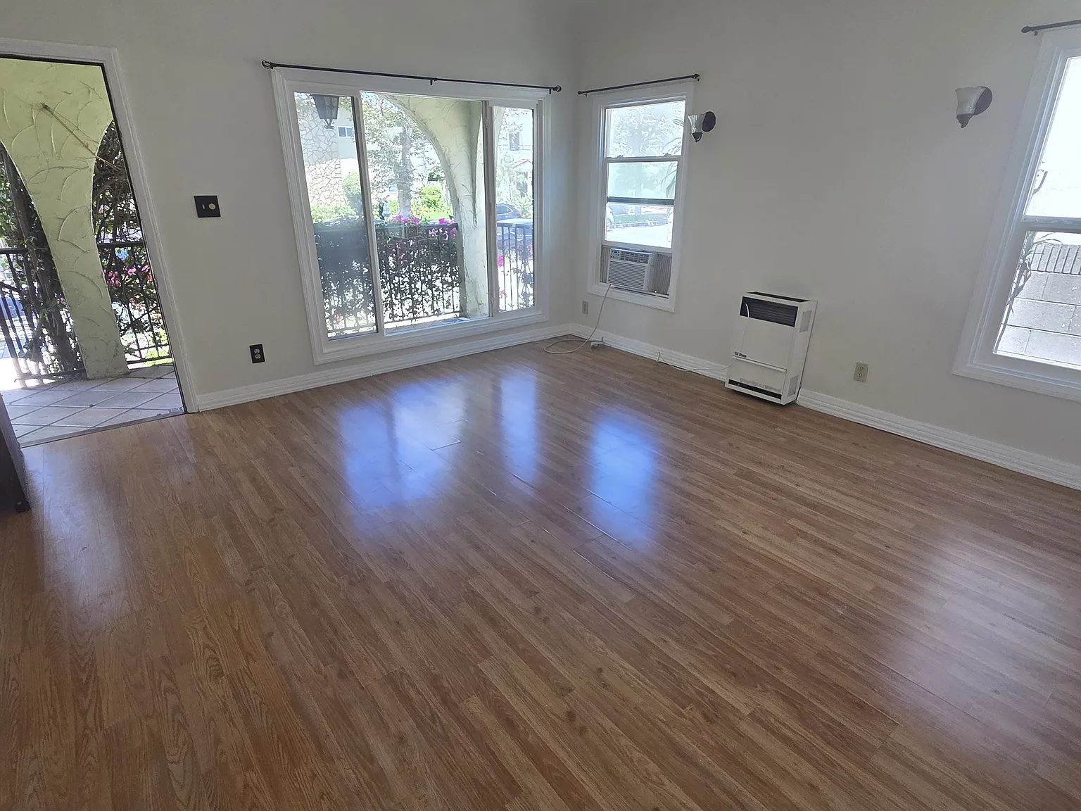 1 bed, 700 sqft, $2,295 — Photo 2