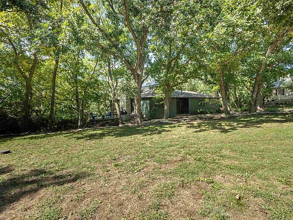 3rd image of 3024 Briaroak Rd