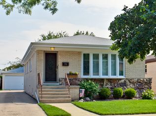 6751 N Sauganash Ave, Chicago, IL
