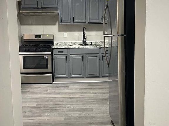 4th image of 208 Maple St