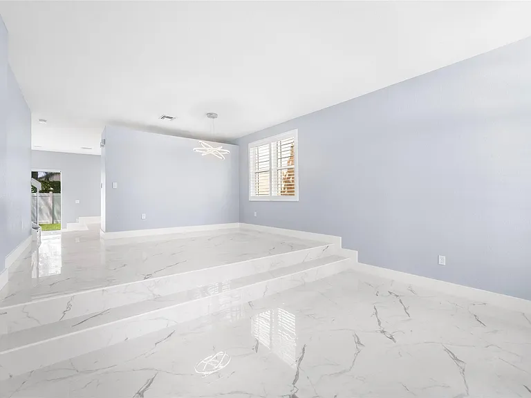 5030 SW 155th Ter — Photo 8