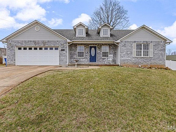 3rd image of 609 Meadowbrook Ct