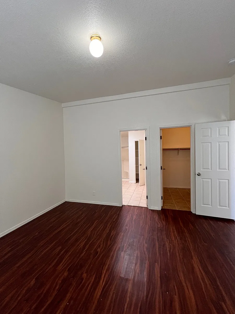 Building Photo - 859 Harris Ave