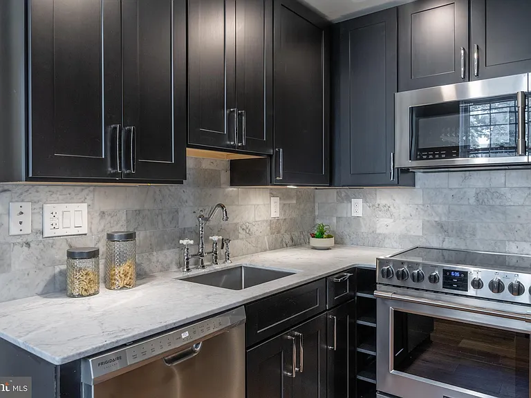 2100 Newport Pl NW #2 — Photo 3