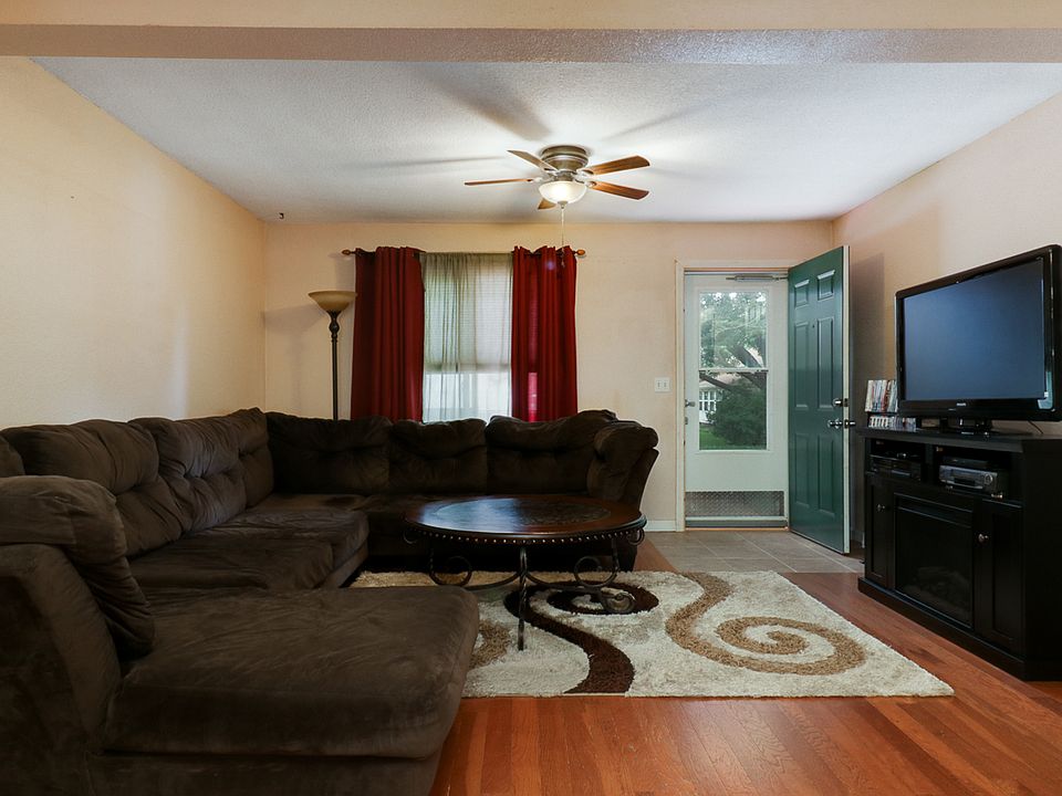 108 S Jefferson St, Ellsworth, IL 61737 Zillow