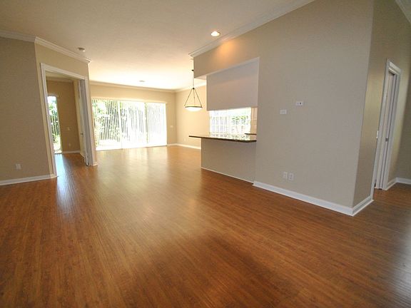 3rd image of 4779 Temple Dr