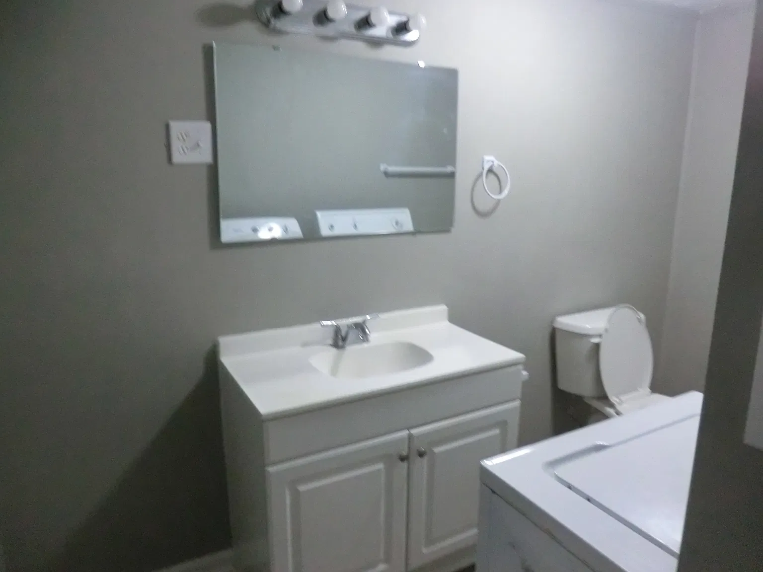 2 bed, 1800 sqft, $900 — Photo 1