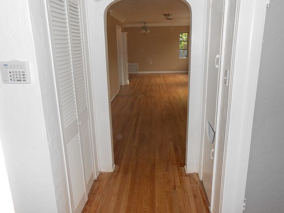 2nd image of 411 Madison St S