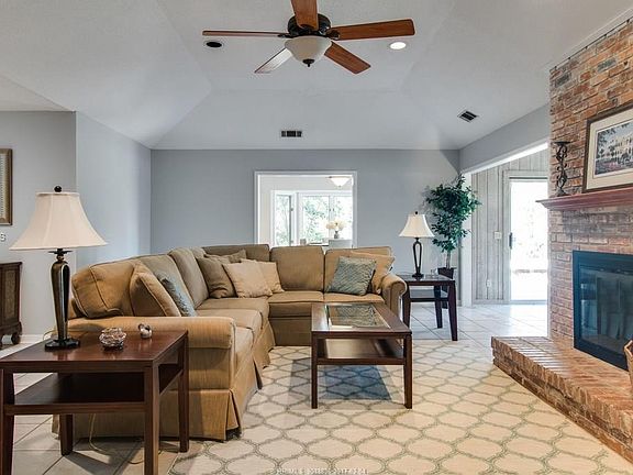 2nd image of 23 Royal James Dr