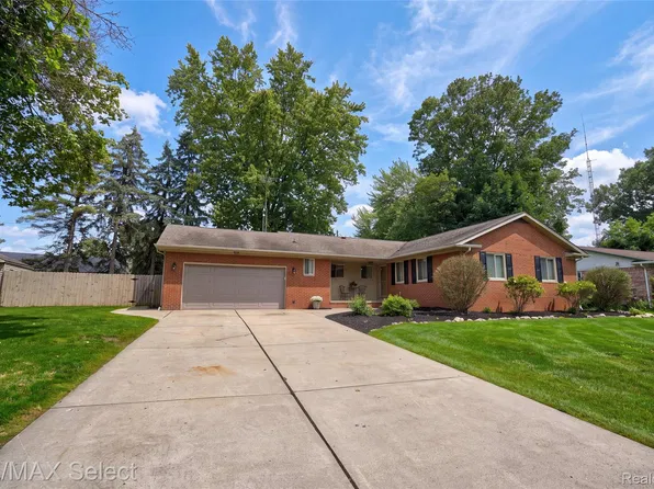 4293 Old Carriage Rd, Flint, MI 48507