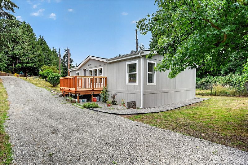 3rd image of 17242 Heather Lane SE