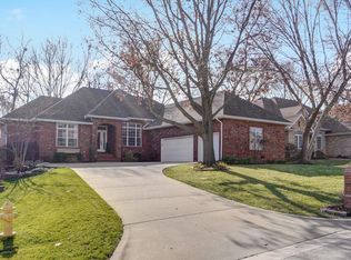 2654 E Cherryvale St, Springfield, MO 65804