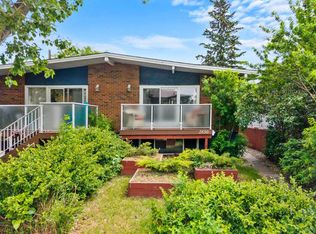 2530 W 16a St NW, Calgary, AB T2M 3R4