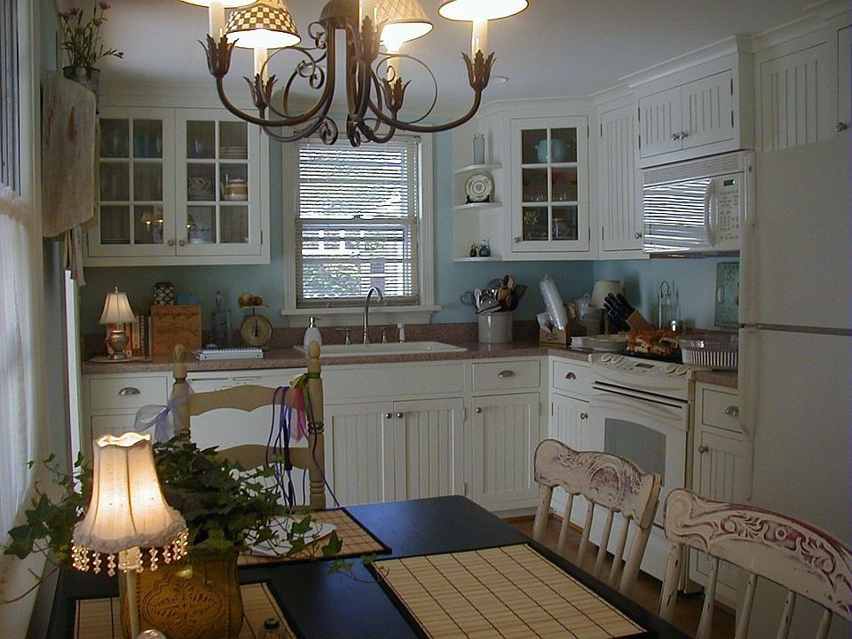 Eat-in Kitchen