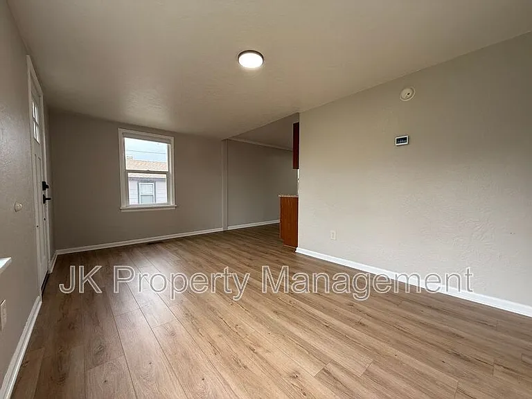 1716 6th St NW #1 — Photo 6
