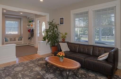 5th image of 158 Railroad Ave