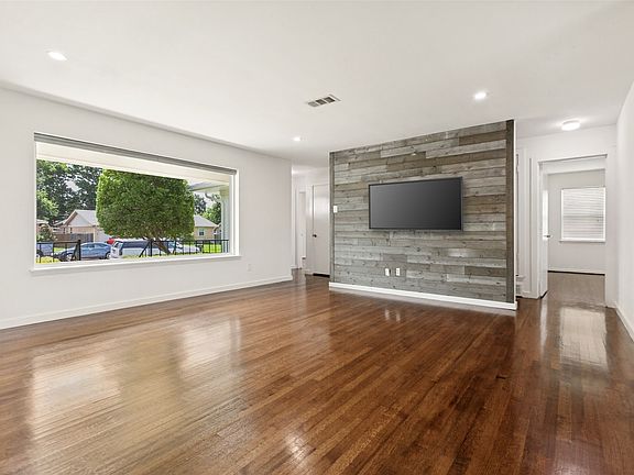 4th image of 2413 Patricia Ln