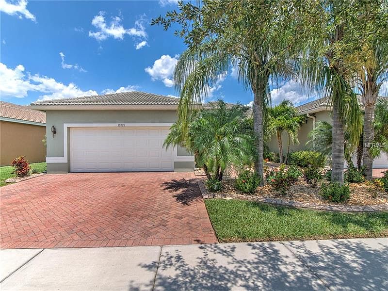 Home For Sale In Valencia Lakes
