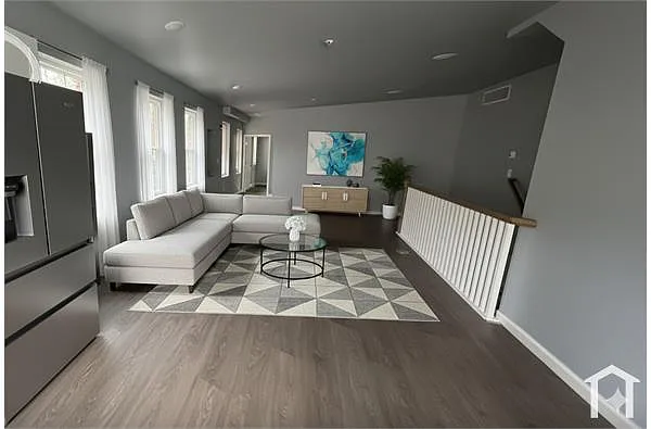 Photo 2 of 8 - 275 S 56th St #1 - Philadelphia, PA Building Photo - 275 S 56th St #1