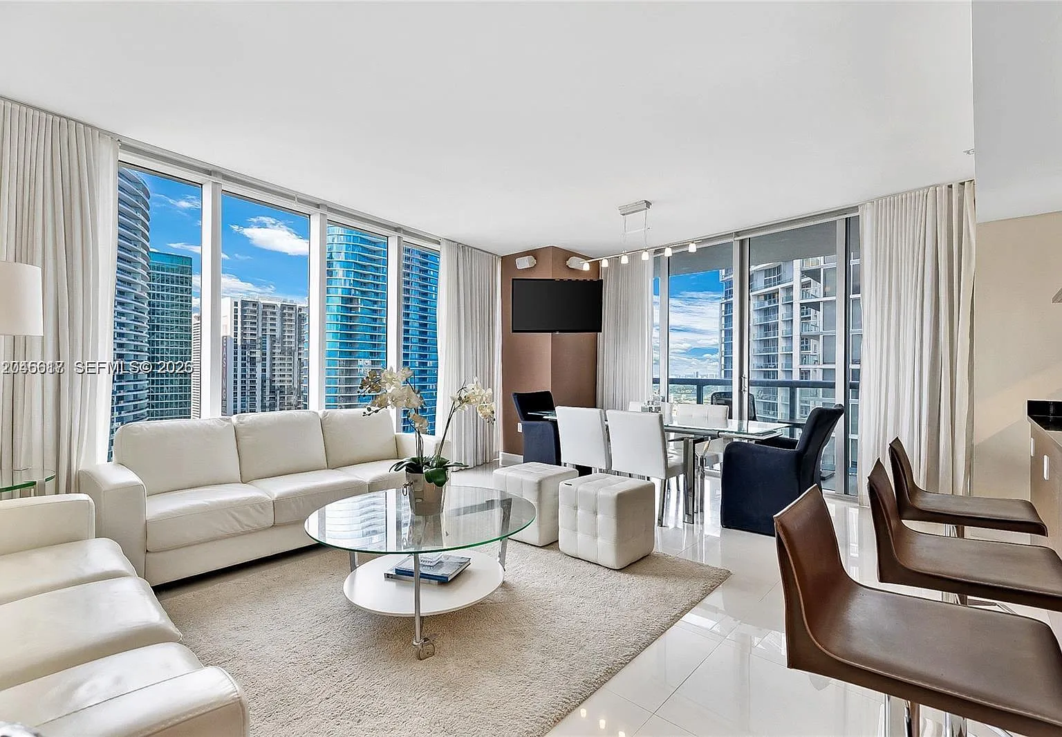 Icon Brickell Condo No 3 — Photo 1