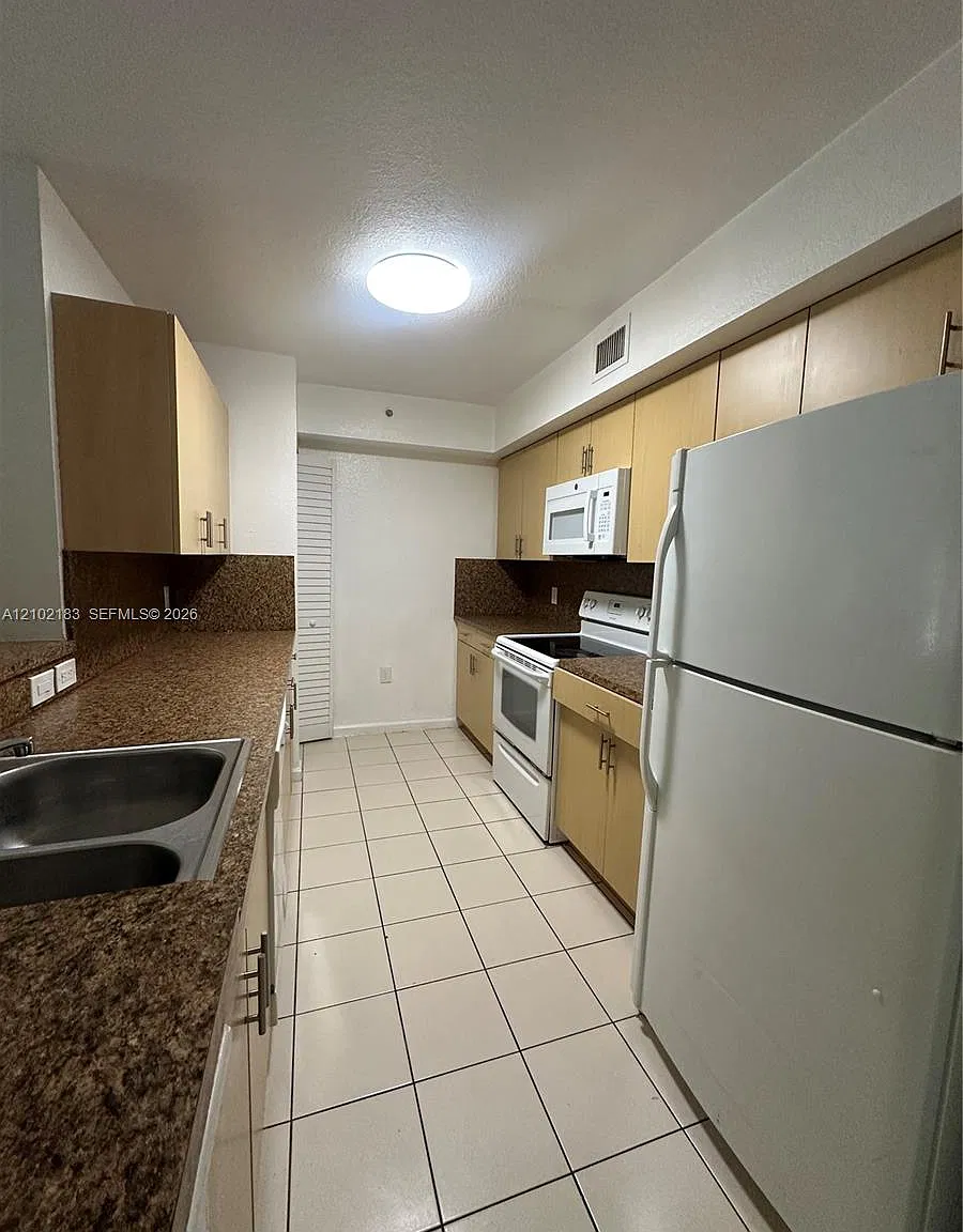 Vista Trace 6 Condo — Photo 4