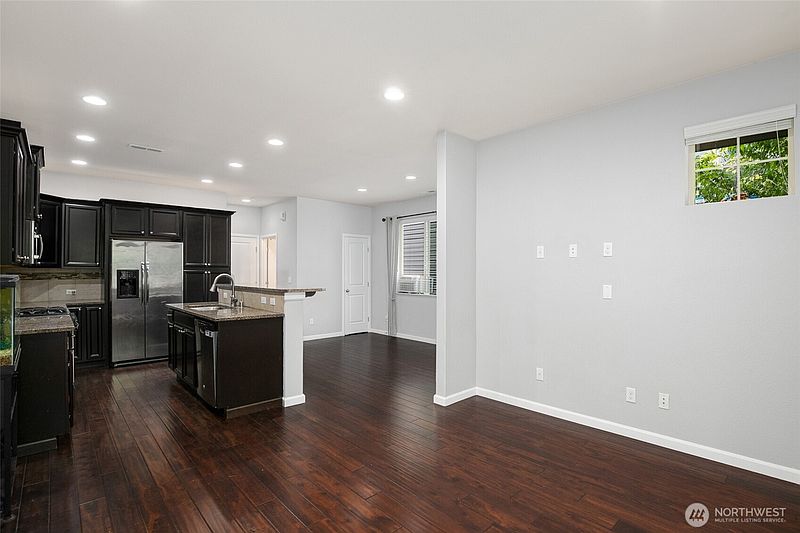 5th image of 3235 15th Way SE