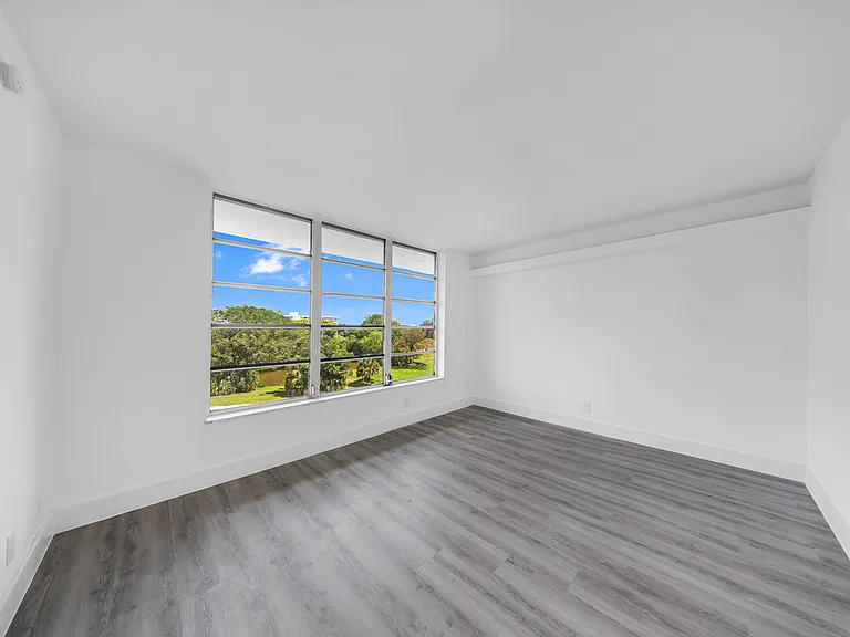 3151 S Palm Aire Dr #407 — Photo 32